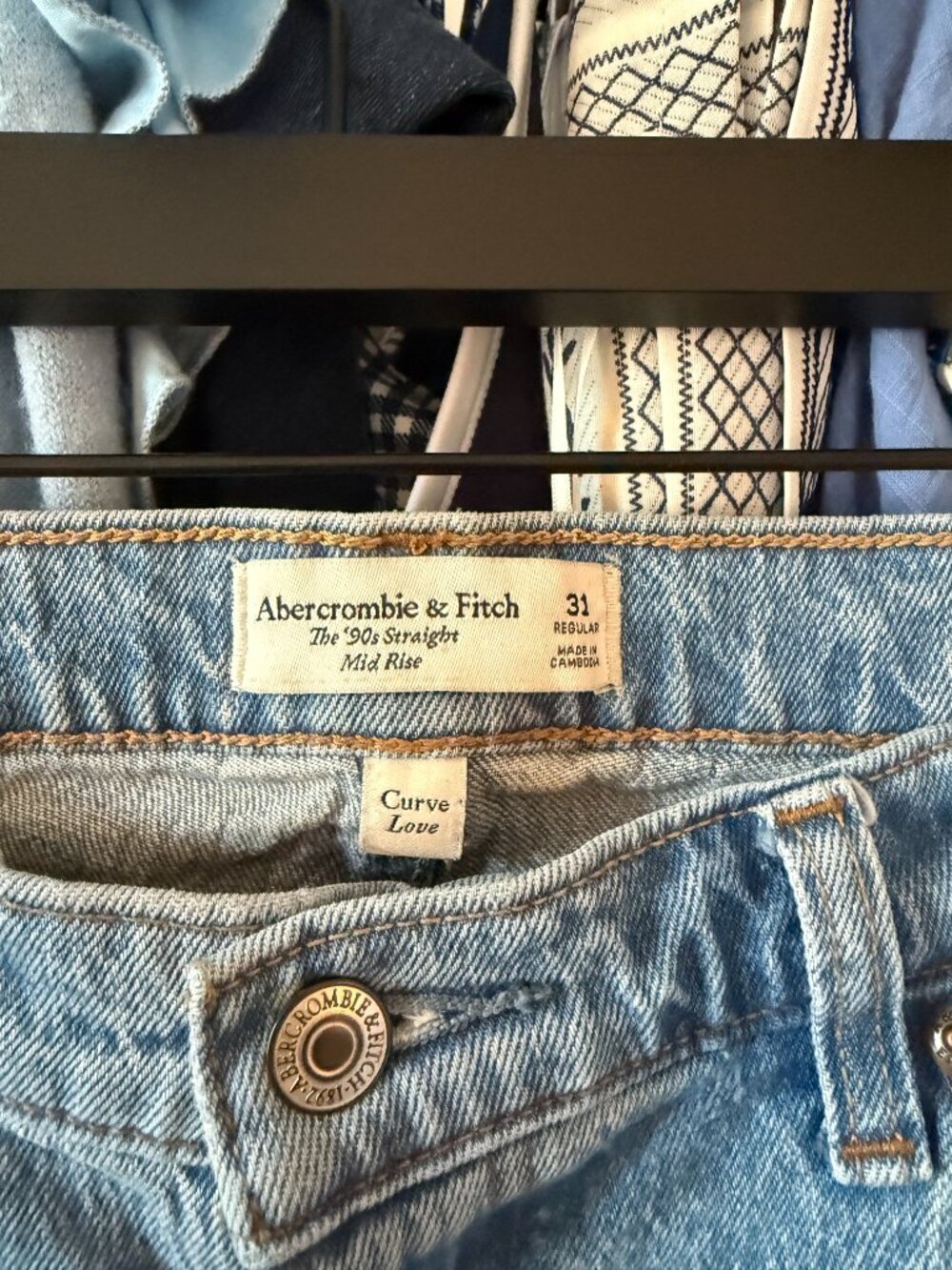 Abercrombie Curve Love 90's Straight Leg Jeans - Size 31 - Picture 2 of 3